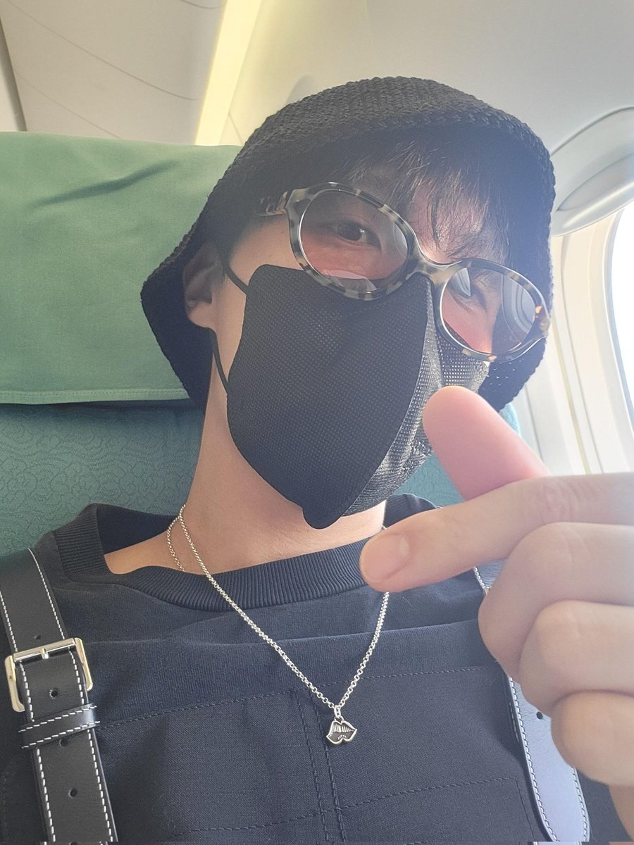 BTSARMY_VNZLA's tweet photo. IG 📷 | #JHOPE🐿️

#Hoseok (@/uarmyhope) actualizó con una historia de Instagram antes de salir de Corea rumbo a Estados Unidos 🇺🇲 (Las Vegas)

🐿:  ✈️✈️✈️

🔗 https://t.co/OTdZs553Ae

#BTS #BTSARMY #방탄소년단 @BTS_twt
Team BTS ARMY Venezuela
#StayHope✨ | #Judaru🦉 https://t.co/MR8tx37jlP