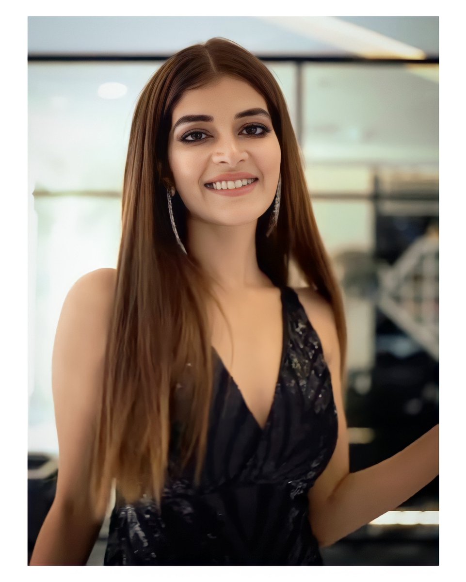 TeamMadhumita's tweet photo. That's what you call a million dollar smile! 
@madhumitact 💕😍
#madhumitafanspeaks https://t.co/SeaGHF3QeS