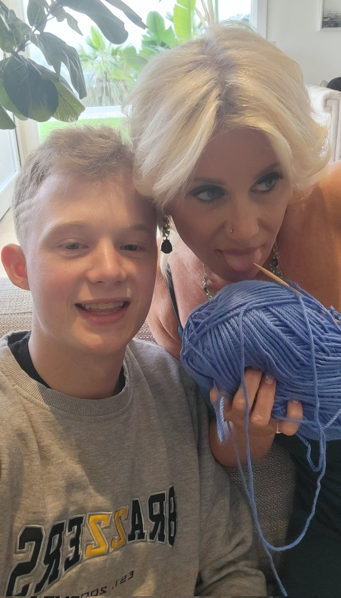 3 pic. A hot time today with @brazzers and @JimmyMichaelsXX ! https://t.co/2NEYAIRNou