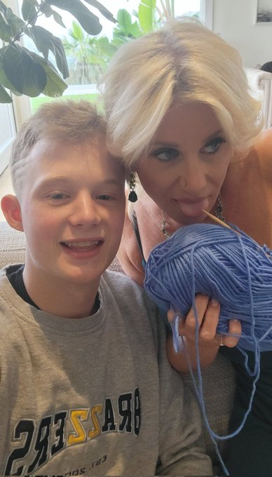 Payton Hall - 3 pic. A hot time today with @brazzers and @JimmyMichaelsXX ! https://t.co/2NEYAIRNou