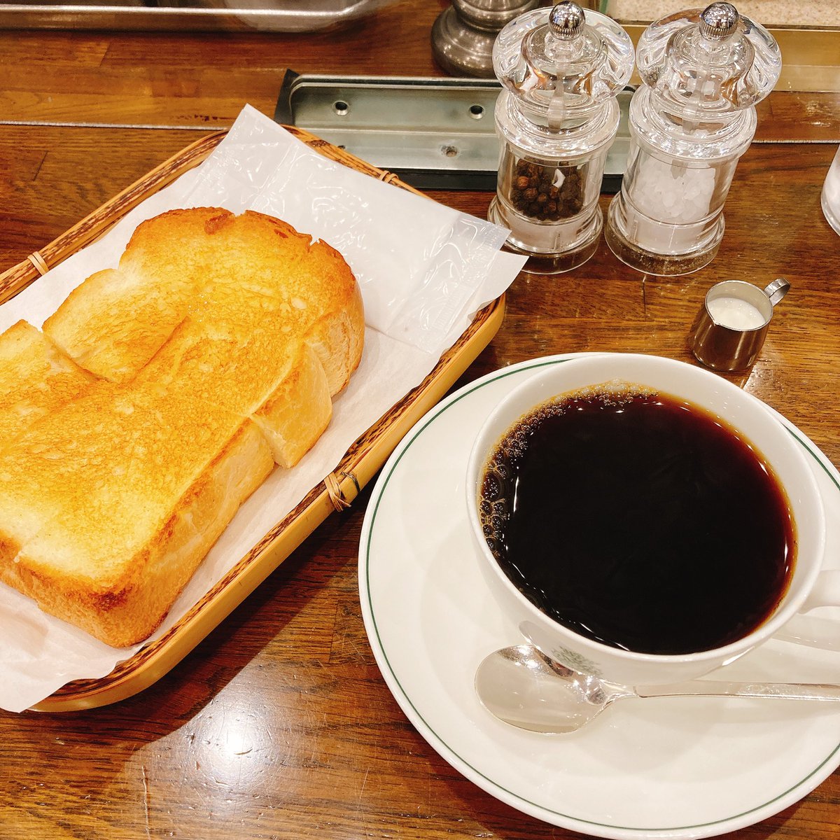 Eniyuibito244's tweet photo. 旨いコーヒーはブラックで飲めます☕️
#カフェバッハ #cafebach #南千住 https://t.co/OtixYZmbqt