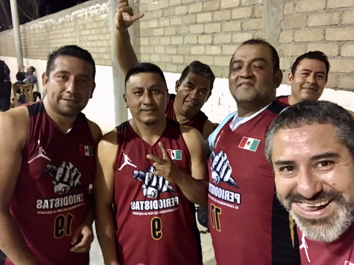 SHIELD73's tweet photo. Ganamos!!!
Hoy dedicado a mi PRINCESITA CARO
Buen partido equipo
@PeriodistasOax
#BaskeTime #Amistad #Autismo #Amistad https://t.co/1cj5M6XKoM