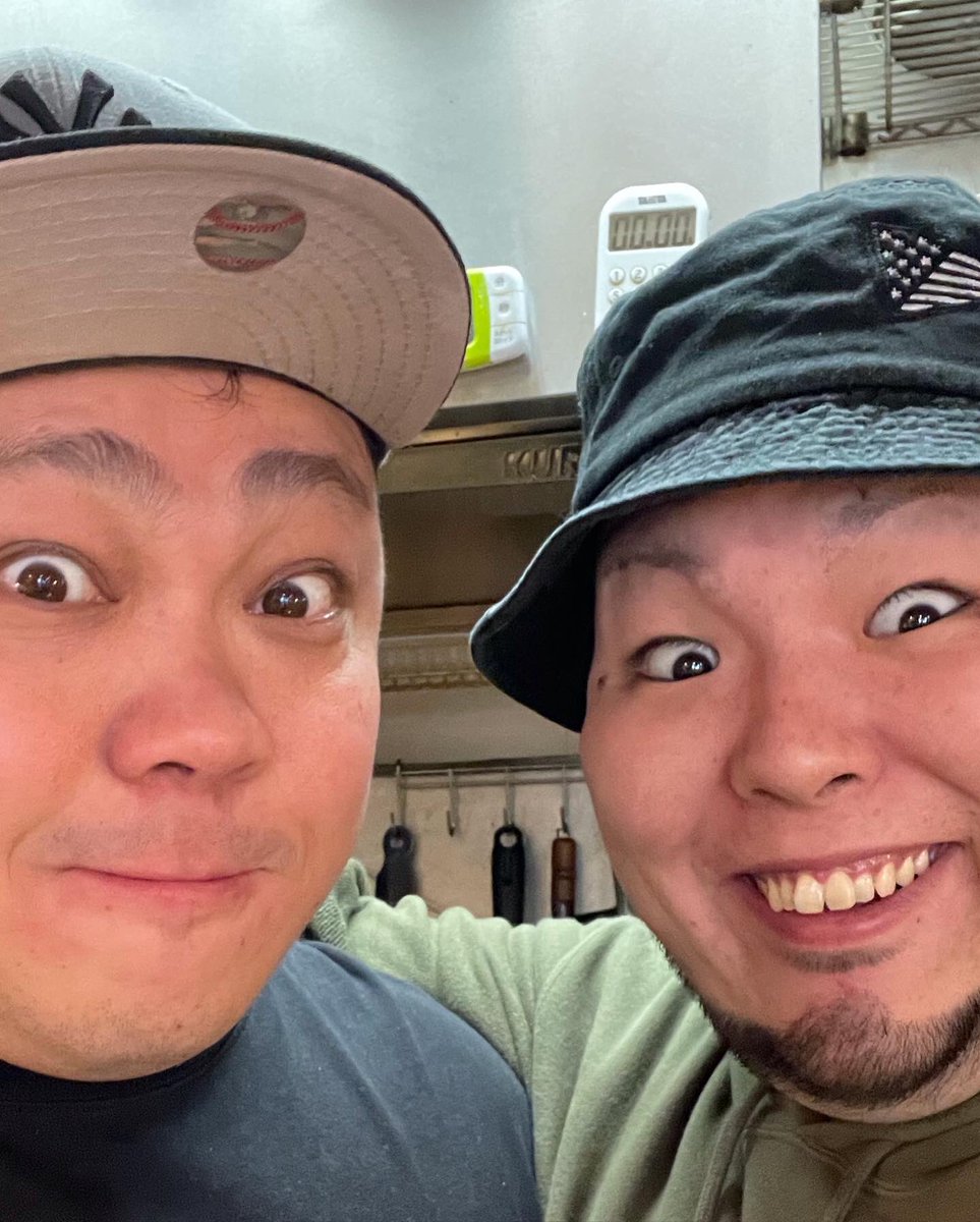 BPPBrewing's tweet photo. こんにちは！
スタッフの920です。

本日ジャークチキン販売しておりまッス！
ジュンジュワァ〜でスパイシーなチキンはビールにも最適！！

■ジャージャーチキンのジャークチキンプレート　1000円

HOTでFATな2人でお待ちしています！

@jahjahchicken 

#ビアプラスプラス 
#beerplusplus https://t.co/DTRZgwOYi0