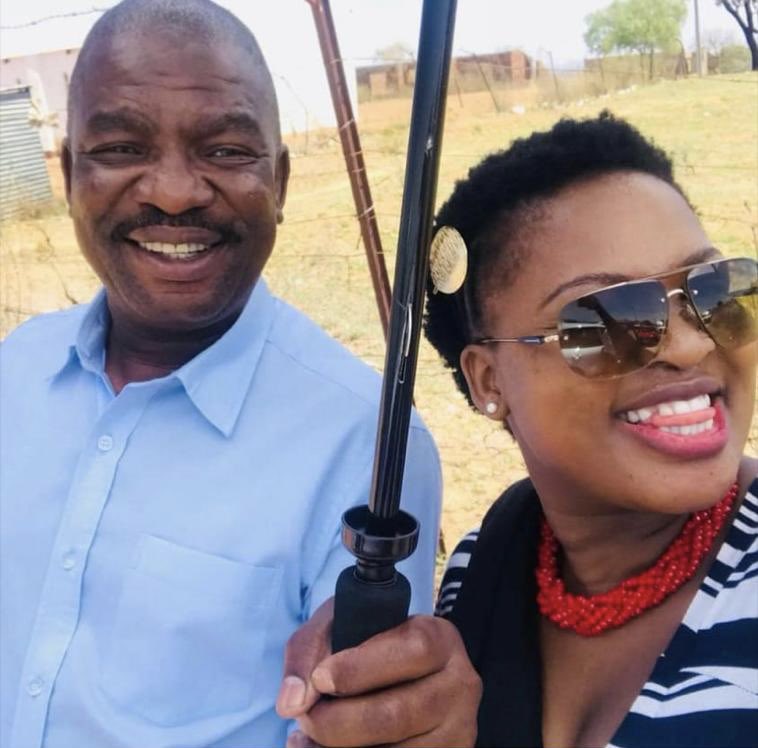 Kim_Laura1's tweet photo. My dad is tall, dark, handsome and happening, ge ba fetša ba re Nna I must leave type ye😭😭😭 e le Bakone ba #SLLG
Happy birthday Mokone, may you see many blessed returns ❤️💝💐🥰 I love you https://t.co/uynZySp77q