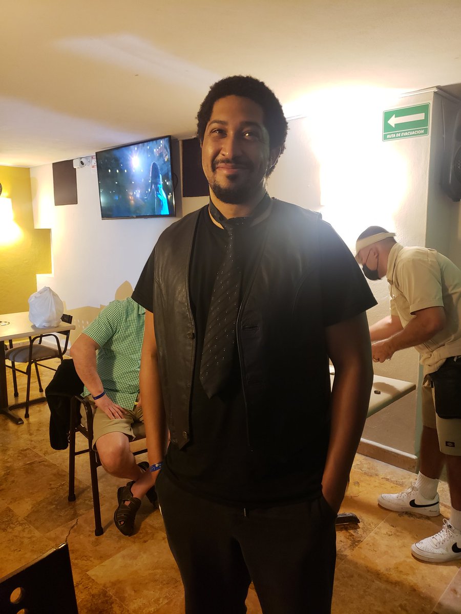 LarryLurr's tweet photo. New fit, how do I look? https://t.co/Bo1grwgp6X