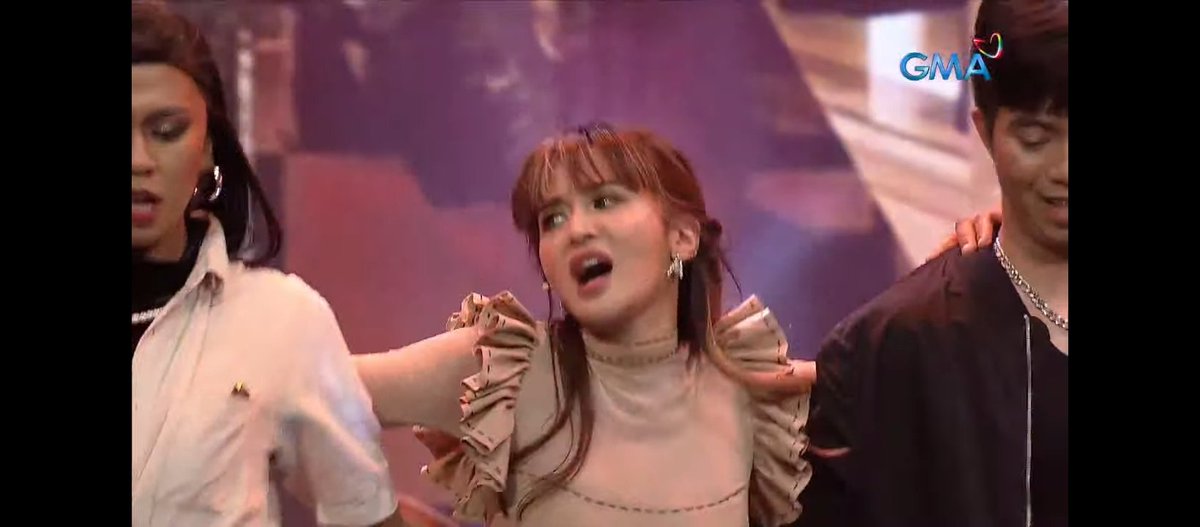imkapusofangirl's tweet photo. Ang cute ni Kris Bernal! Ultimate Survivor ba nemen yern, versatile talaga. Feel ko pag nag romcom siya matatawa pa rin ako haha #QueenBeks @soKrisMe #AOSApirApril https://t.co/5wnxkcd2aQ