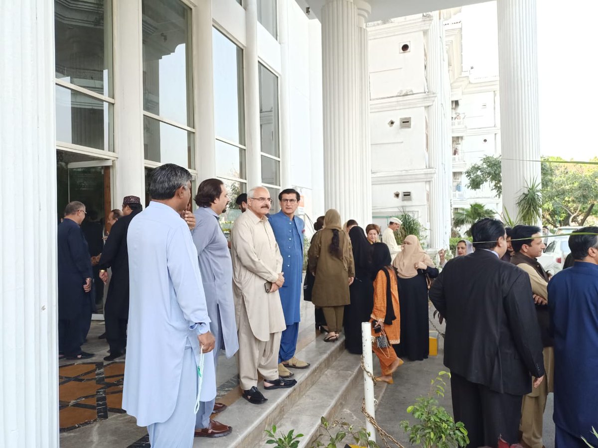 S_Khalil_Naqvi's tweet image. نصرمن اللہ وفتح قریب

ایم این اے 184 نوابزداہ افتخار احمد خان اور دیگر ایم این ایز پارلیمنٹ لاجز سے اسمبلی کیلئے روانہ
✌️✌️✌️✌️✌️
@NawabzadaIftik3 @QadirKhanMando7 
#GoSelectedGo