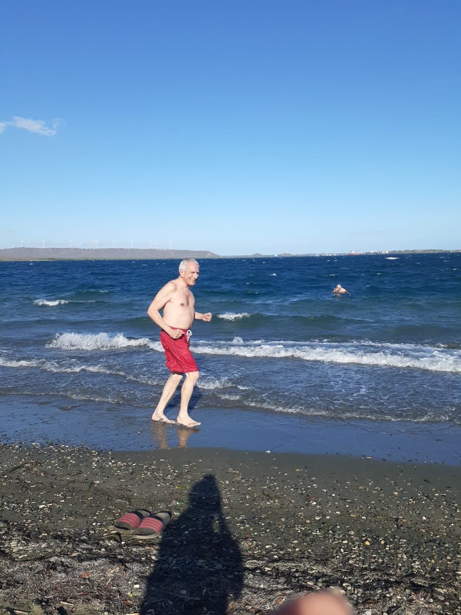 EmmanuelEsquea's tweet photo. Que lindo es volver al mar donde te bañabas de niño y correr en la playa que te vio nacer! https://t.co/SeWgI0PHnv