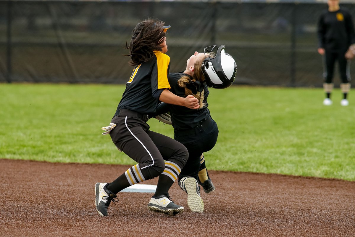 ProphetJn316's tweet photo. @UABearsSB  split a doubleheader with @NAEagleSoftball at home.  Eagles take the first game 14-5 and the Bears return the favor in the second game 12-6. @ThisWeekSports @JessGoldhardt @ayvalasley @MarcGeorge10 @marleejupp @paigeparker05 @ThisWeekDave https://t.co/7OJLmAvSqy