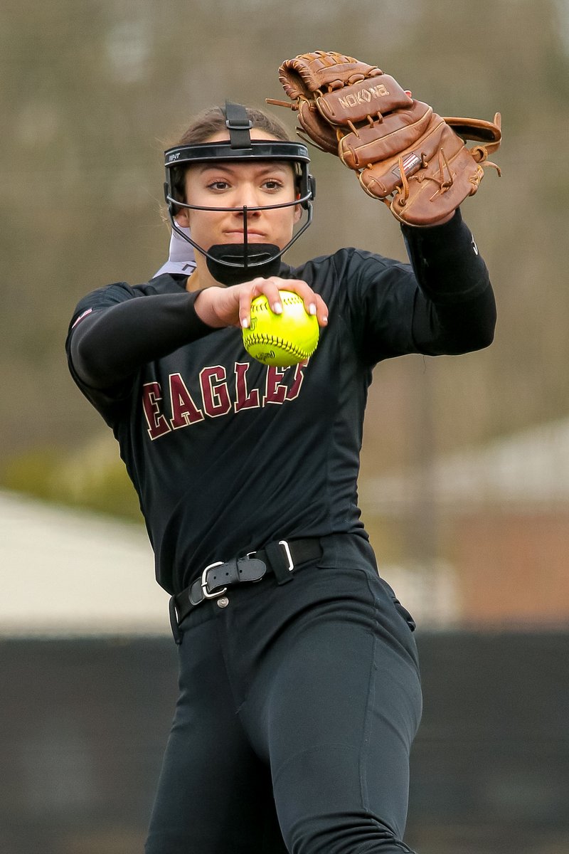 ProphetJn316's tweet photo. @UABearsSB  split a doubleheader with @NAEagleSoftball at home.  Eagles take the first game 14-5 and the Bears return the favor in the second game 12-6. @ThisWeekSports @JessGoldhardt @ayvalasley @MarcGeorge10 @marleejupp @paigeparker05 @ThisWeekDave https://t.co/7OJLmAvSqy