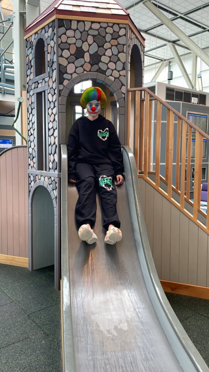 Lolo Zouaï tweet media