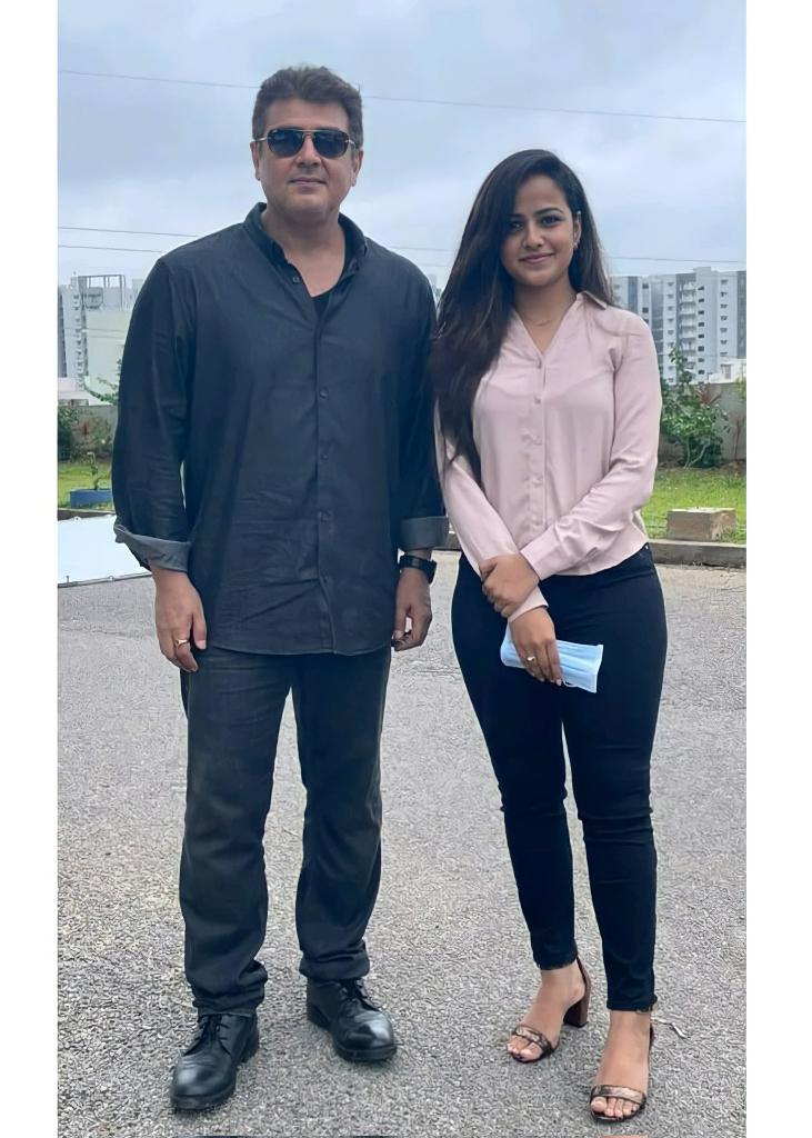 VaishnaviOff's tweet photo. I'm Truly Blessed and So Happy to have shared the Screen Space with #Thala #Ajith Sir. #AjithKumar Sir is soo Down to earth. His Presence make the whole #Valimai Set on Fire 🔥💥. #VaishnaviChaitanya https://t.co/rXiV1ktGsj