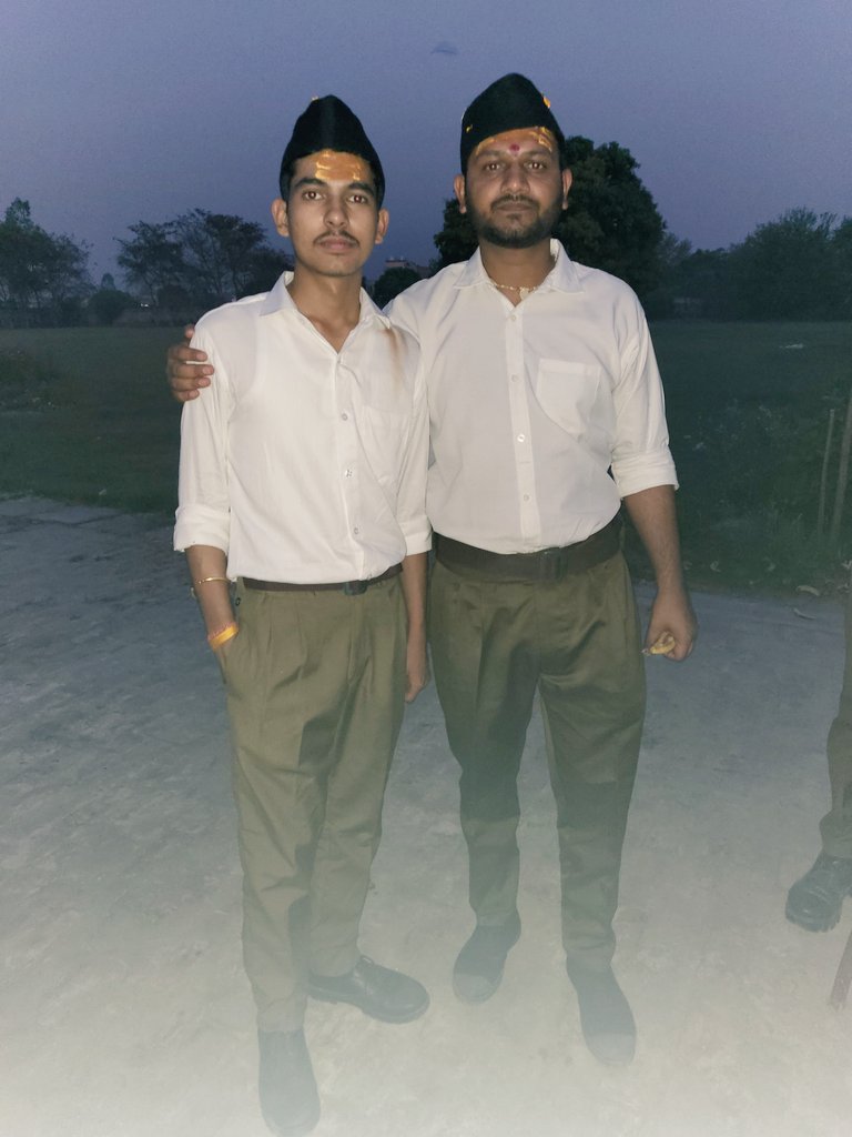 _anubhav26's tweet photo. हिन्दू नववर्ष के शुभ अवसर पर राष्ट्रीय स्वयंसेवको द्वारा निकाली गई पथ संचलन यात्रा🚩✨
#पथसंचलन #राष्ट्रीय_स्वयंसेवक_संघ #हिन्दू_नववर्ष 
माननीय नगर प्रचारक @Manudev7830 जी भाईसाब 
🙏🏻❤️ https://t.co/MfWNuzUPEv
