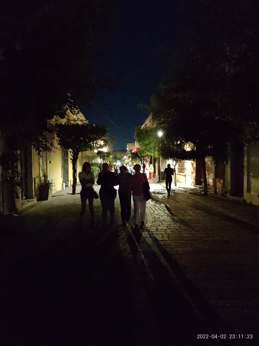 tlali0's tweet photo. @GobTlaquepaque las luminarias sin servir un poco antes del restaurante casa Luna, se percibe inseguridad https://t.co/WUeJNTvsQG