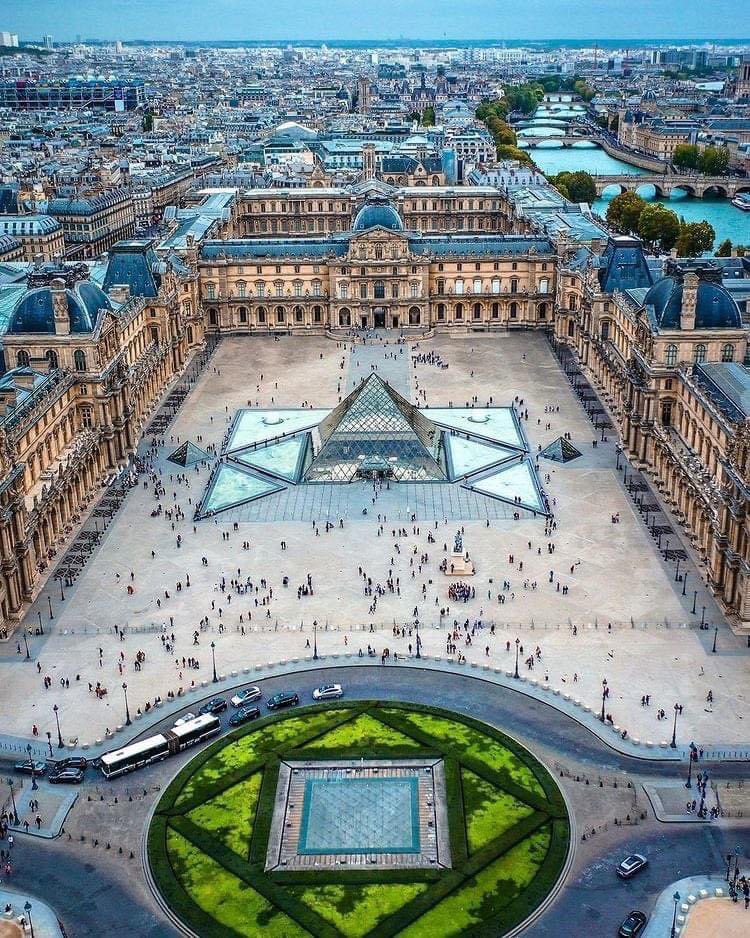 The Louvre (Musée du Louvre) Paris, France🇫🇷 📸 @world_walkerz