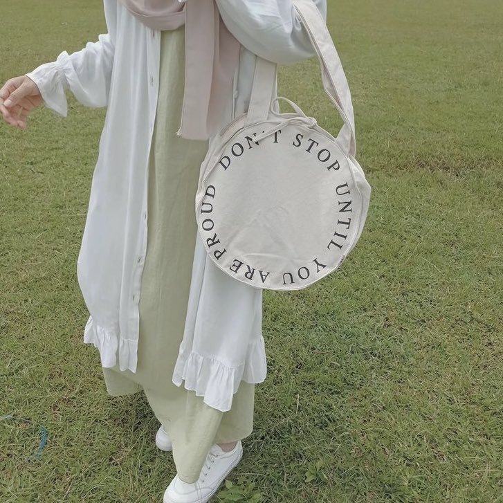 jajan_with_me's tweet photo. racun shopee: edisi rekomendasi ootd (outfit idea) syar'i namun tetap stylist 🧚🏻

ㅡ a thread: https://t.co/7EXSpVxzHN