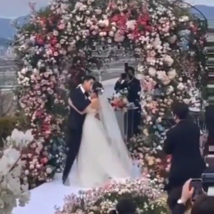 cowbinjin's tweet photo. THIS IS MY FAVOURITE HAPPY ENDING 😭🤍 https://t.co/ohIGSxIt61