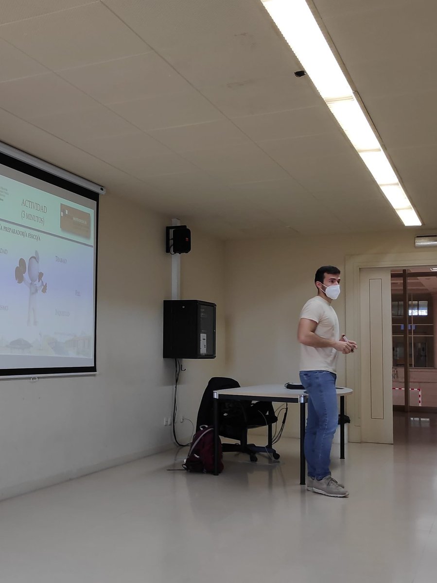 victorzamoraroc's tweet photo. Content de poder fer una primera classe en un ambient universitari. Un repte que he gaudit i sobretot m’ha ajudat a seguir aprenent sobre Preparació Física. #master #RETAN #inefc #preparacionfisica https://t.co/FAT83P5yum