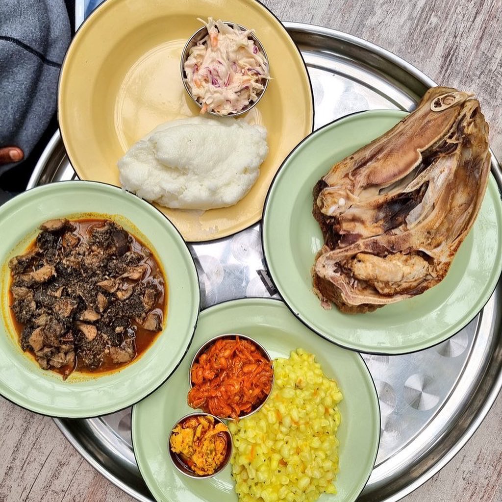 Mr_Ndash's tweet photo. Please join #Ndashfood for our Sunday Pop up at Tubbs Carwash 183 Corlett drive from 12pm till 18:30 pm . You can place your orders for collection on 0630836783 | 0764694343 from 12pm or you can have a sit in enjoy your meal while you get your car washed . #sundaylunch https://t.co/rrulR0hqW1