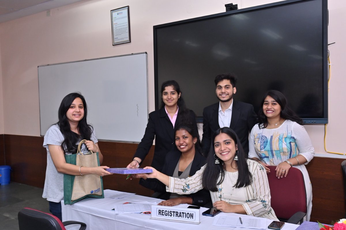 MediaBimtech's tweet image. It&apos;s all started now! The joyful diploma holders of the batch 2020-22 have started assembling for the 34th Convocation Day, and there are smiles all around.
#bimtech #wekeepyoutrending #lifeatbimtech #convocation #convocation2022