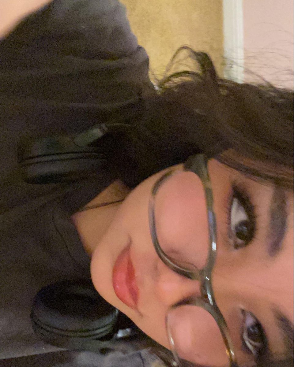 axolotldlive's tweet photo. by far the hottest person (me) marbee can u like this pls https://t.co/SwlJN0JXPx