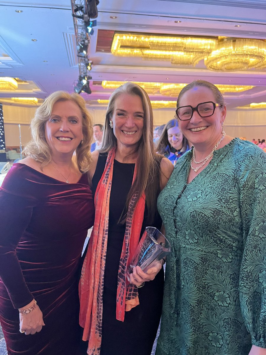 Congratulations <a href="/suzannelinton/">suzanne linton</a> 2022 <a href="/women_oftheyear/">Women of the Year Luncheon & Awards</a>, also fab to catch-up with <a href="/jennybcampbell/">JennyBCampbell</a>, another award alumni.  Women in Business and smashing it.  💪