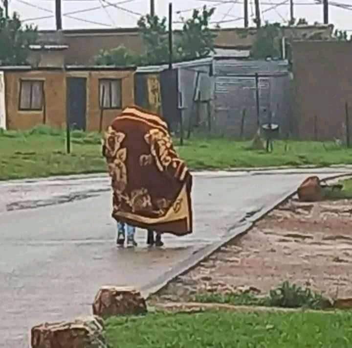 Lxngelo's tweet photo. Kodwa endodeni niya noma liduma izulu Zinzy! https://t.co/zq4LeF6a20