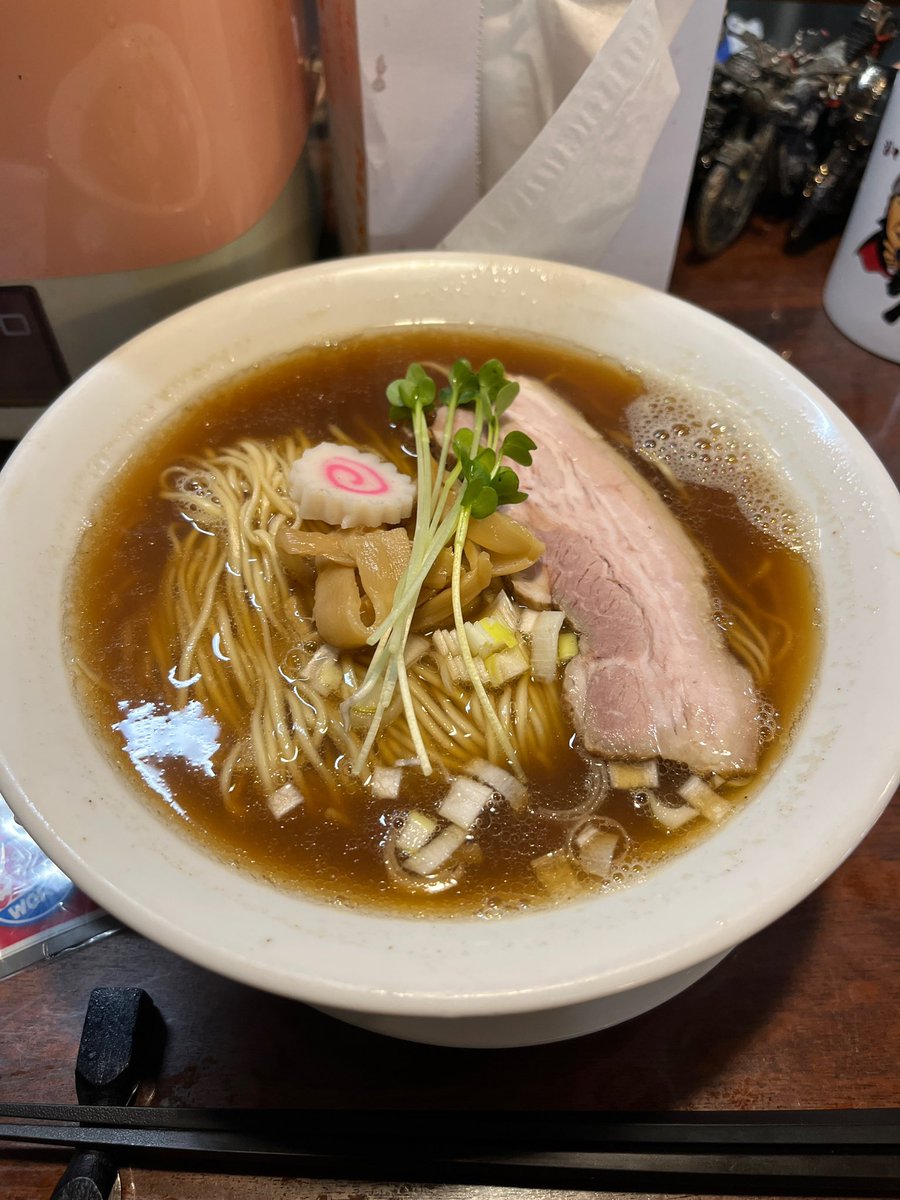 jahkuronuma's tweet photo. 戸塚 ふくろう

はまぐりにぼし中華そば

はまぐりの旨み、出汁がバッチバチに出てて最高の一杯だと感じた

店内は昭和レトロな装いだが少しだけ清潔感に欠けてたかな

そこを差し引いてもまた食べたい https://t.co/B2PxvBVVsl