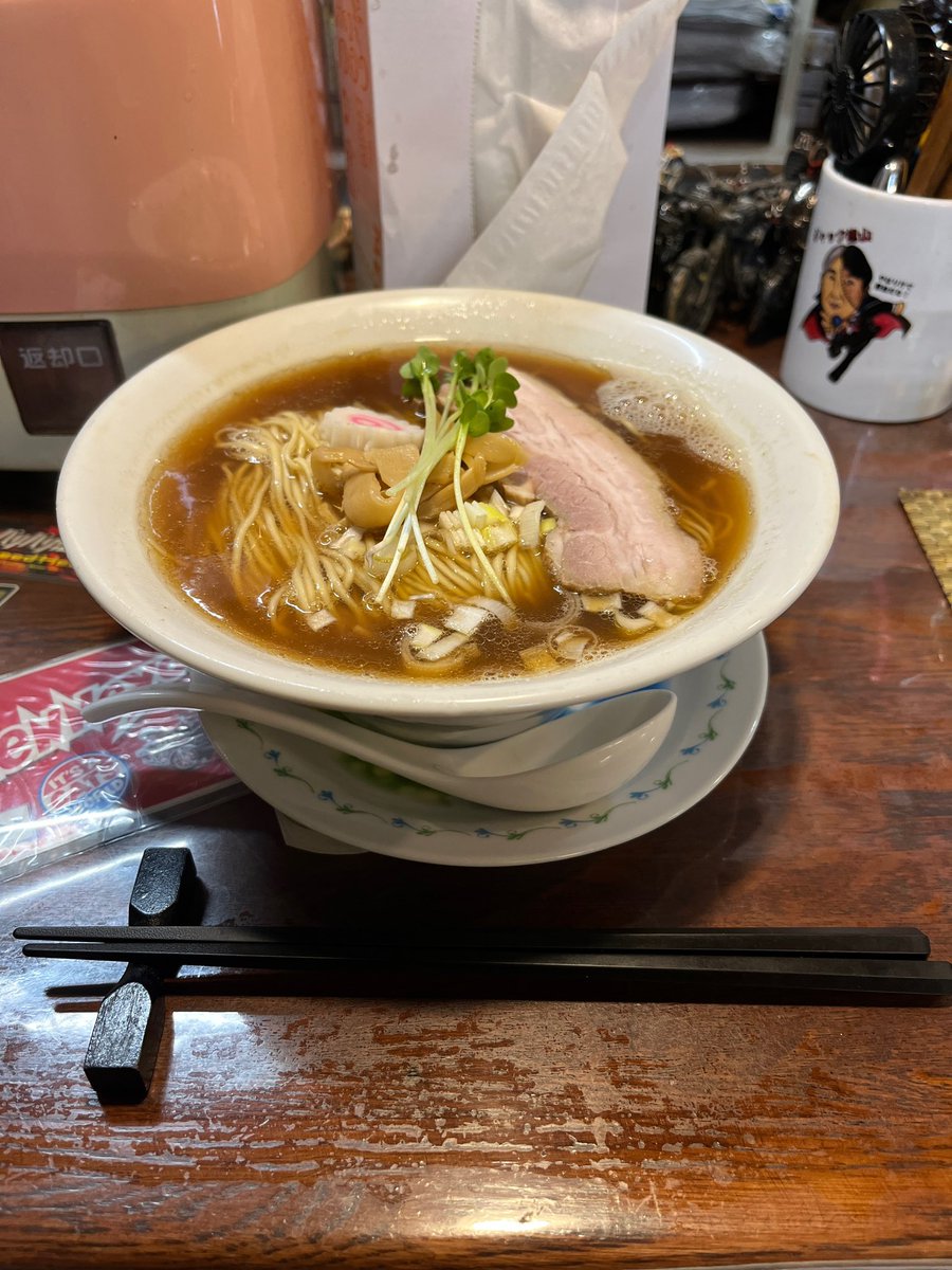 jahkuronuma's tweet photo. 戸塚 ふくろう

はまぐりにぼし中華そば

はまぐりの旨み、出汁がバッチバチに出てて最高の一杯だと感じた

店内は昭和レトロな装いだが少しだけ清潔感に欠けてたかな

そこを差し引いてもまた食べたい https://t.co/B2PxvBVVsl