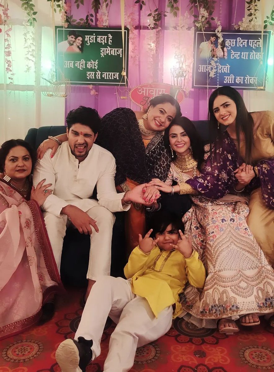 fatejoxbae's tweet photo. Hayee content mil gaya 😌

Ps- the banners at the back lmao 🤣
#Tejo #Fateh #FaTejo #PriyankaChaharChoudhary #AnkitGupta #Priyankit #Udaariyaan https://t.co/jo9Z0Ck33n