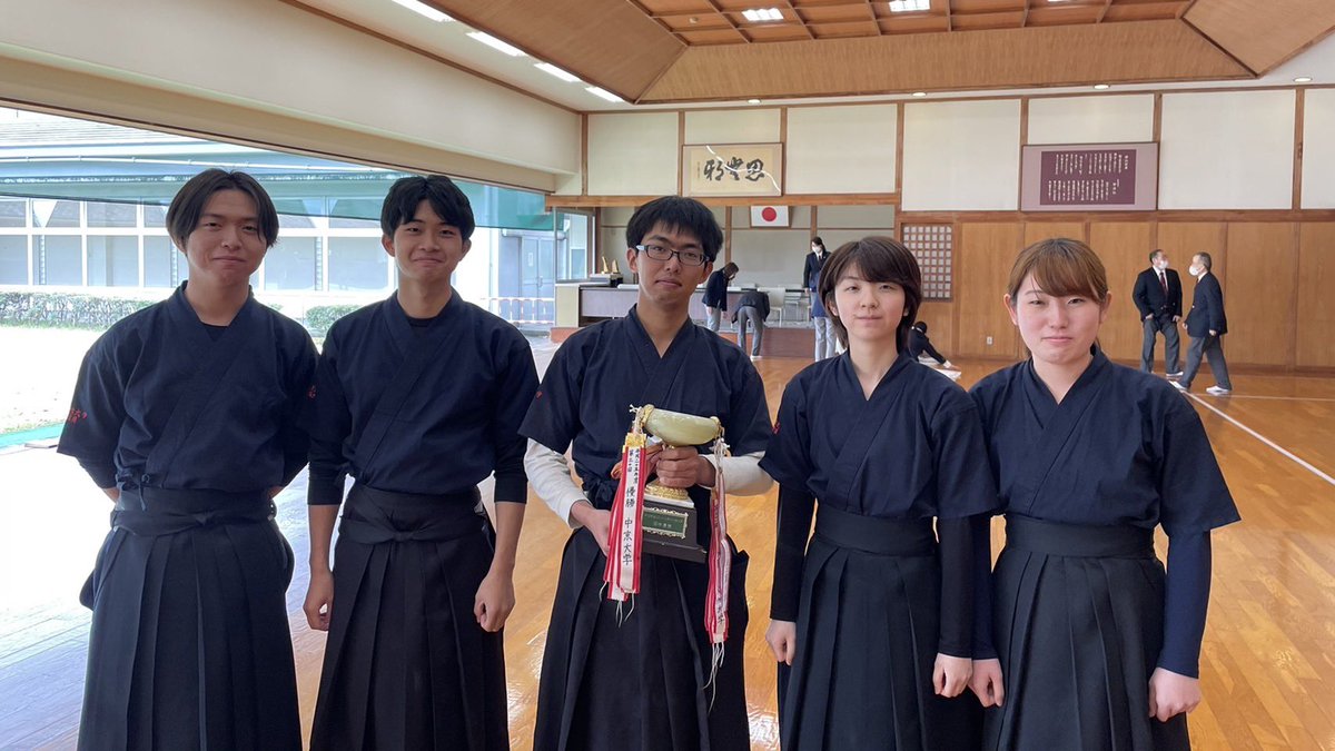 ait_kyudo_re's tweet photo. 今日行われたユニバーシティ戦の結果を報告します。

団体 優勝
(鈴木1中、神谷1中、山崎2中、宮田1中、鎌田2中 計10射7中)

個人 山崎、鎌田が通過

鎌田3位、及び最高得点賞
でした。

応援ありがとうございました。 https://t.co/Im7IU1A7rt
