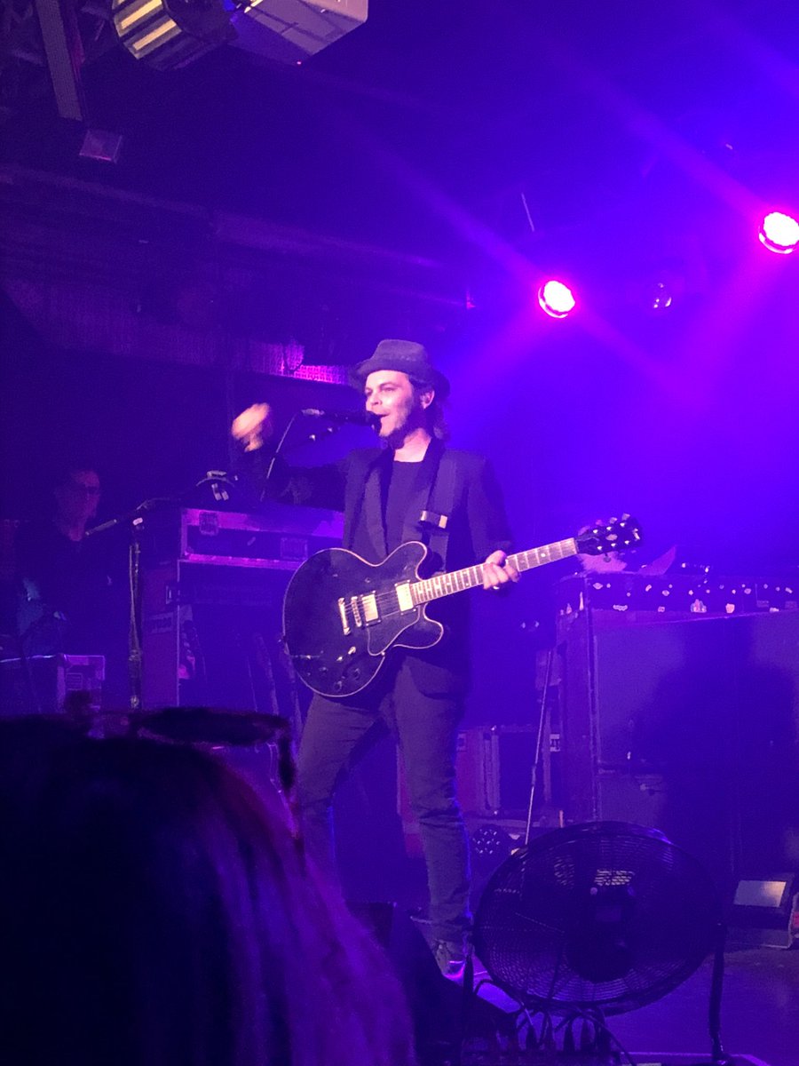 poppyster's tweet photo. @SupergrassHQ what an amazing gig - loved it @roadmender #energy #closeup #newfriends #topgig ❤️🎶❤️💃💃💃💃💃 https://t.co/Z6ab5sUHMJ