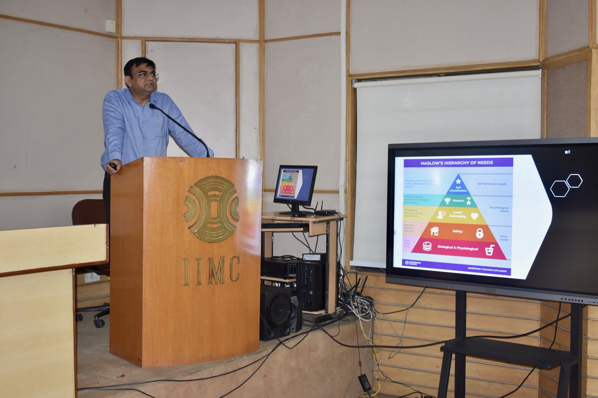 iis_now's tweet photo. He said an effective communication plan should include:
✅Situation Analysis
✅Communication goal & objectives
✅Strategies
✅Action plan
✅Measuring success
to cater to needs of citizens as stated in #Maslow's heirarchy of needs.
#IIStraining
#GovtCommunication (2/2) https://t.co/fvpdp2ENHu