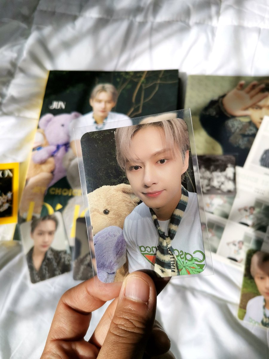 zvrsbyzee's tweet photo. WTS LFB PH 🇵🇭

DICON JUN COVER SET - [SEVENTEEN]
On-hand | Non Profit

Complete Inclusions + Jun Luxury Ver Solo Pc + Photomatics + OT13 Pcs

Strictly Selling as set: P2,500
All are in good condition

MOP: Gcash
MOD: Shapi

#SEVENTEEN #Junhui #DiconSVT https://t.co/KbYMmK5WSX