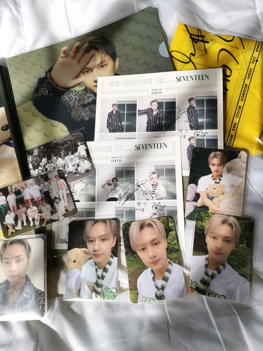zvrsbyzee's tweet photo. WTS LFB PH 🇵🇭

DICON JUN COVER SET - [SEVENTEEN]
On-hand | Non Profit

Complete Inclusions + Jun Luxury Ver Solo Pc + Photomatics + OT13 Pcs

Strictly Selling as set: P2,500
All are in good condition

MOP: Gcash
MOD: Shapi

#SEVENTEEN #Junhui #DiconSVT https://t.co/KbYMmK5WSX