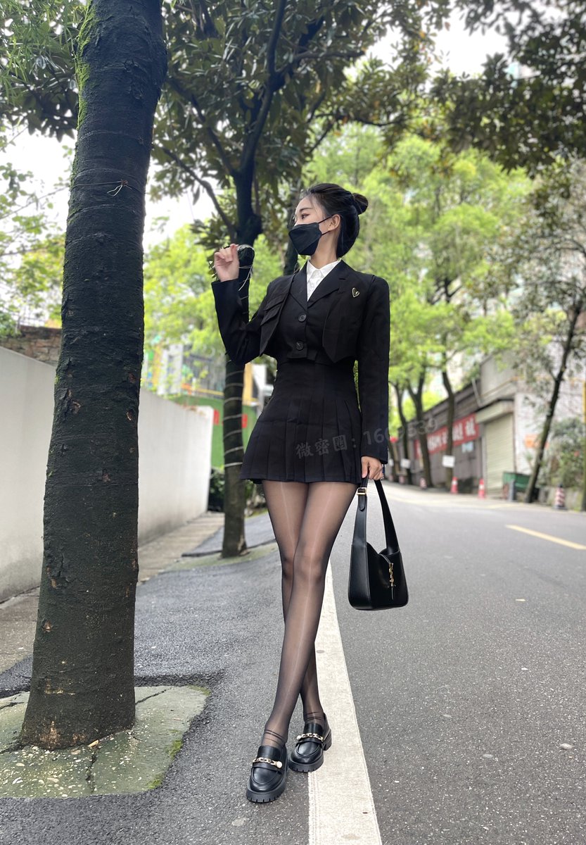 AmybabyAngel's tweet photo. 第一次在外面脱丝袜🙃 https://t.co/IvBDm94uph