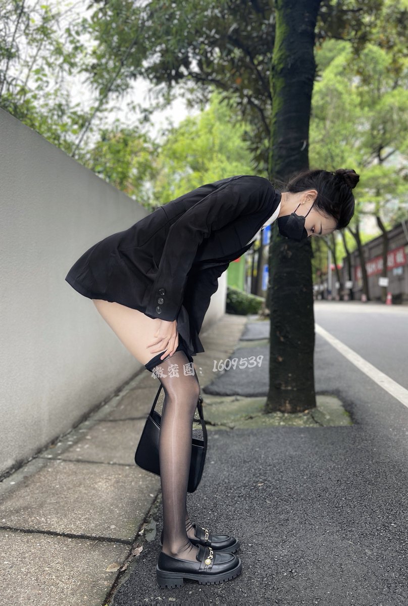 AmybabyAngel's tweet photo. 第一次在外面脱丝袜🙃 https://t.co/IvBDm94uph