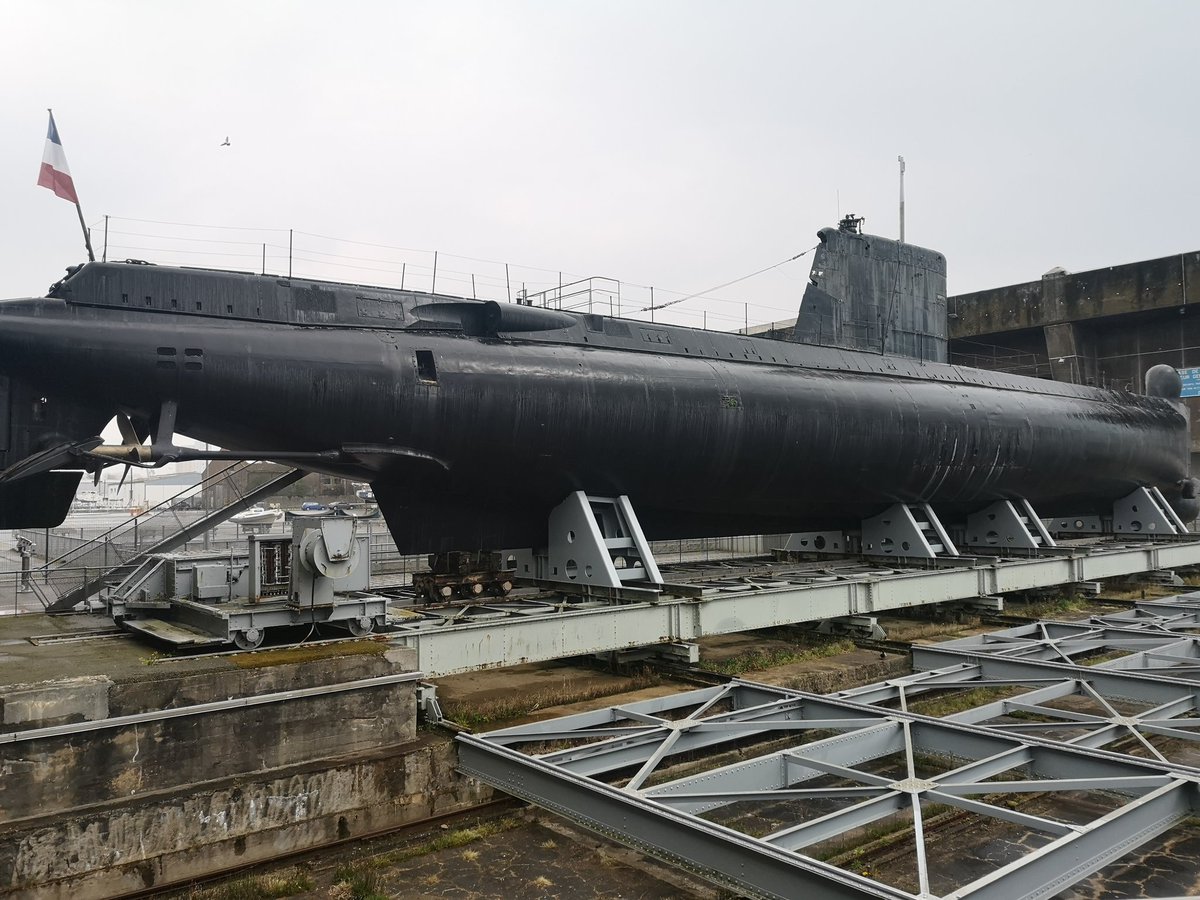 boussemaer_art's tweet photo. Le #sousmarin #LaFlore, en service de 1964 à 1989 et très actif durant la guerre froide, peut se visiter dans son état d'origine. Ancienne Base de sous-marins de #Lorient. https://t.co/MkvBQeCG0g