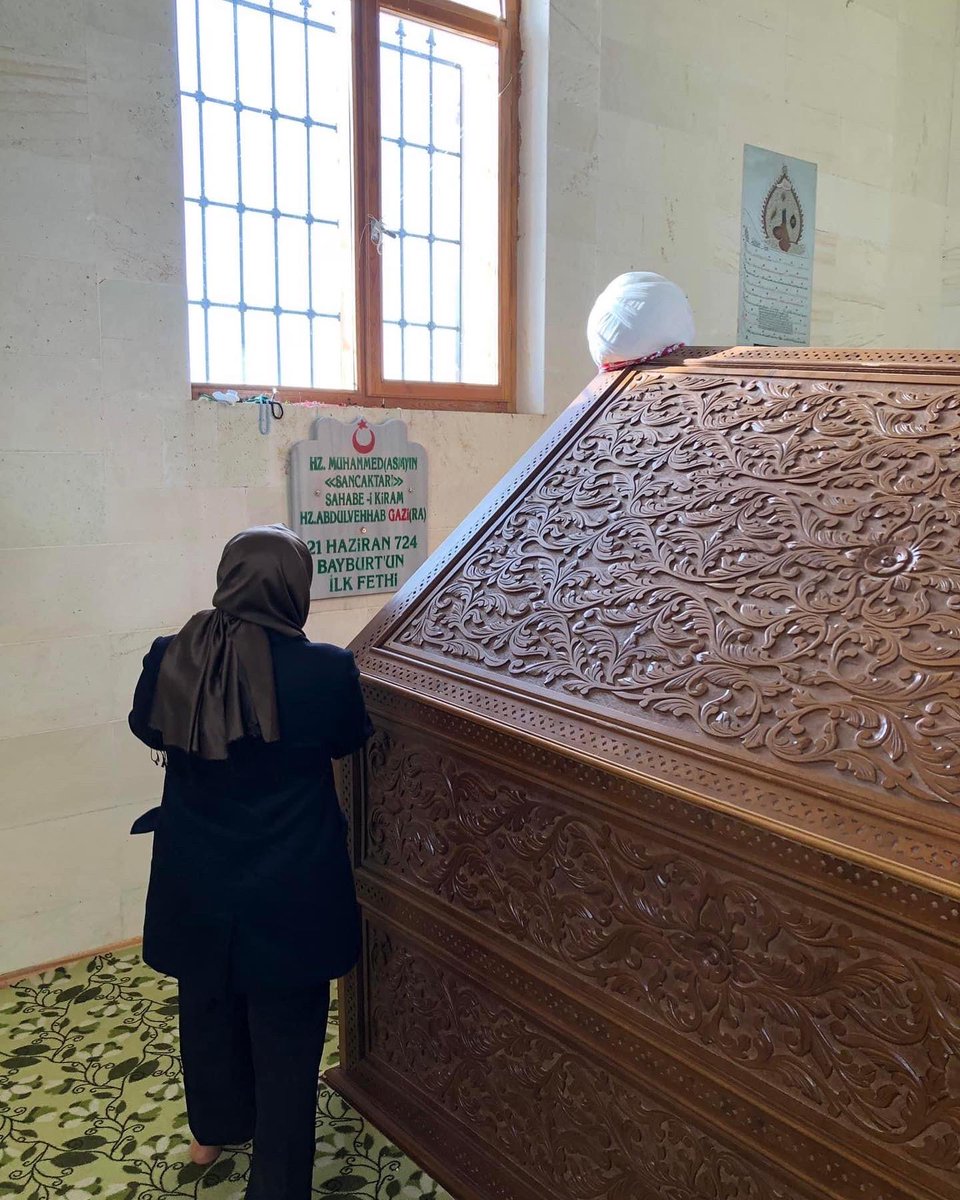 Serpil Yılmaz 🇹🇷 (@serp4177_y) on Twitter photo Evliya Çelebi,ünlü“Seyahatnamesi”nde şöyle yazıyor : “Çoruh’un karşı mahallesindeki caminin arkasında bir dağ vardır ki adına “Dudlar Dağı ”derler.Orada bir lalelik yer vardır. Orada “Abdülvehhab Gazi” gömülüdür. Herkes ziyaret eder.” Bize de ziyaret edip,dua etmek nasip oldu. Evliya Çelebi,ünlü“Seyahatnamesi”nde şöyle yazıyor : “Çoruh’un karşı mahallesindeki caminin arkasında bir dağ vardır ki adına “Dudlar Dağı ”derler.Orada bir lalelik yer vardır. Orada “Abdülvehhab Gazi” gömülüdür. Herkes ziyaret eder.” Bize de ziyaret edip,dua etmek nasip oldu.