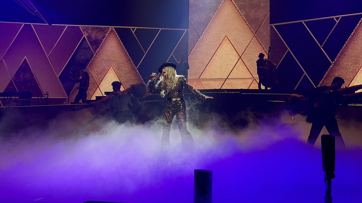 4/4 #REFLECTION shows in the books! This is a can’t miss show and of course, <a href="/carrieunderwood/">Carrie Underwood</a> slays every time like the QUEEN she is! ✨