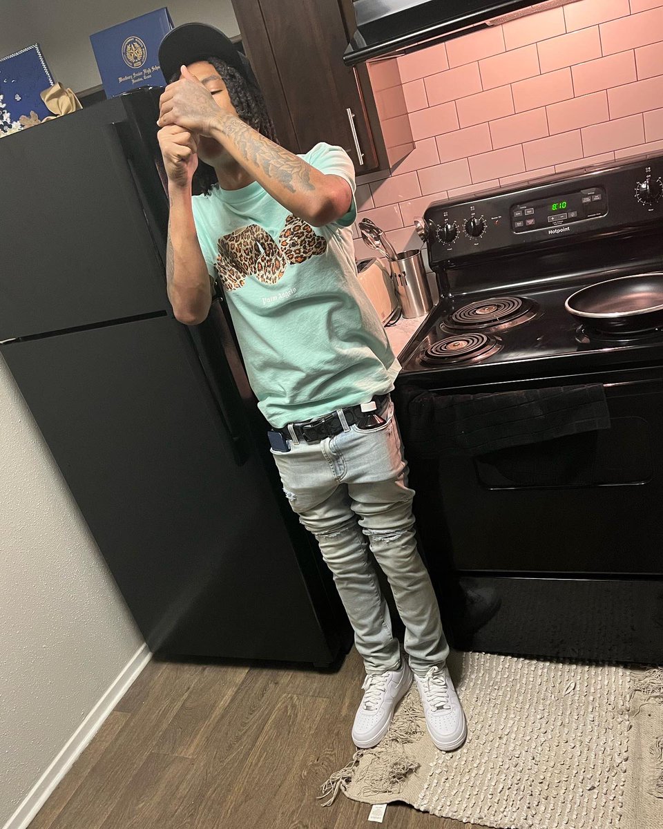 SAVAGE2P's tweet photo. Ain’t never tweaking dat pacc touch &amp; I get dat shit gone💜😈 #aintregularjeans #oth4L #biggape🍇 https://t.co/6HI6pzZSxG