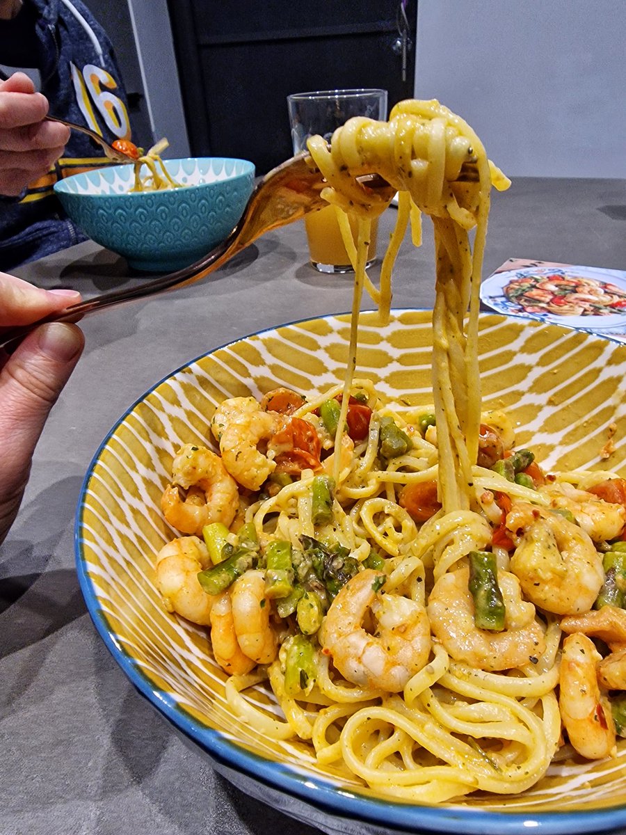 [AD-GIFTED] Thanks to <a href="/SimplyCookcom/">SimplyCook</a> for sending me a pack of cooking kits - absolutely loved making the Cuban Mojo Pasta kit, with spicy prawns and colourful veggies 😋 it was quick, easy and tasty! #simplycook #tonightletssimplycook