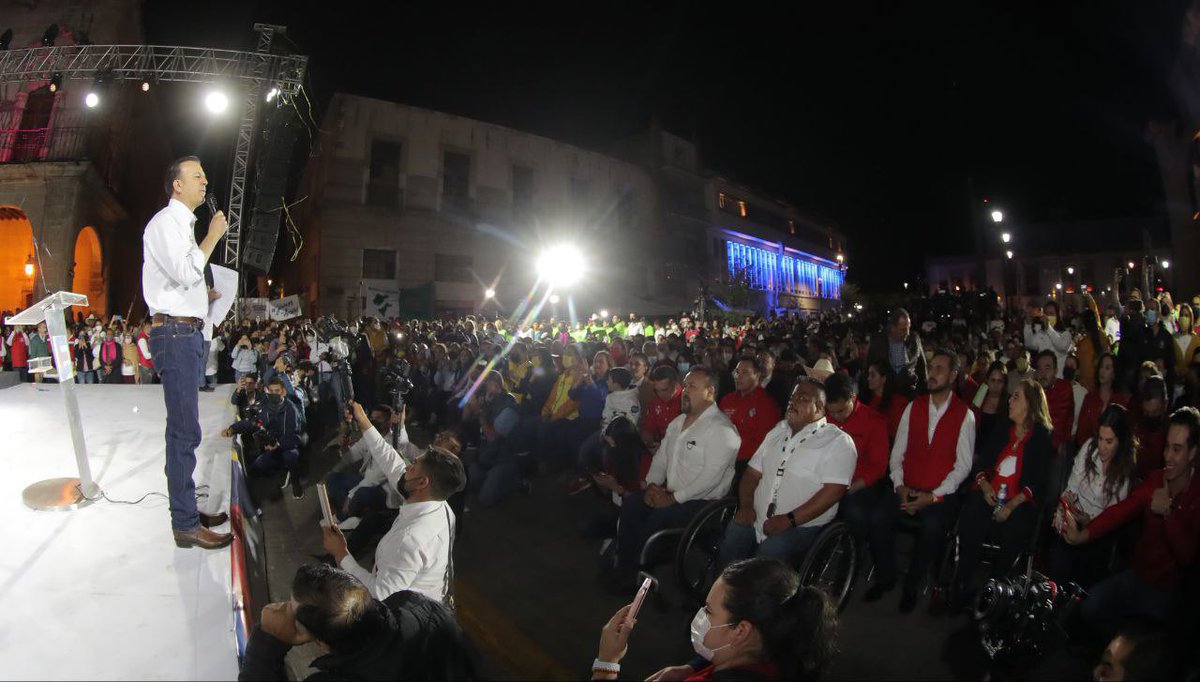 alitomorenoc's tweet photo. ¡Vamos a ganar en Durango, porque tenemos un candidato preparado y confiable, que ha demostrado su capacidad y visión para sacar adelante a su estado! ¡Unidos haremos que @EVillegasV sea el próximo gobernador! 👊🏼🗳🇲🇽 https://t.co/F435mGcvAU