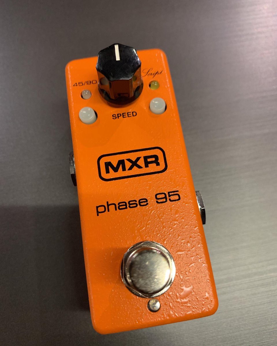 Hamachan_1968's tweet photo. 【現品特価】
MXR phase95 mini
底面に微細な塗装チップがあるため税込売価¥11000-でお出しします。
しかも9vのACアダプターまでサービスで
付属しております。
箱・取説・保証書付属
宜しくお願い致します😊
#MXR #phase95 #outlet https://t.co/nr8jf6kWqL