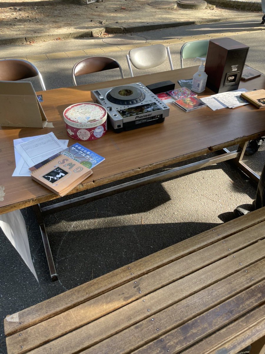 seinanmusicdisk's tweet photo. 西南ミュージックディスクです
明日も机出しするので是非いらっしゃってくださいね〜！1号館前です！

9日にサークル活動の見学をするので、希望する方はDMください！

 #春から西南 #西南サークル https://t.co/E6cGHYMJNa