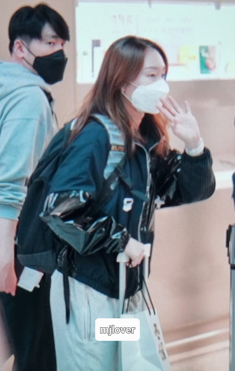 mjlover0909's tweet photo. 220403 민정 출국
잘갔다오기🥺😍

#최민정 #쇼트트랙 https://t.co/n9oI0IzrWF