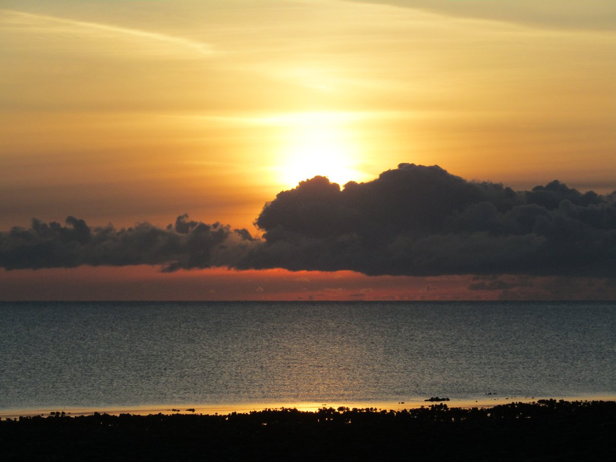 1karenmooney's tweet photo. A slow rise at the most easterly part of Ireland as the sun struggles to get the sleep out of her eyes this morning. #PeninsulaPause https://t.co/holnaK1fWc