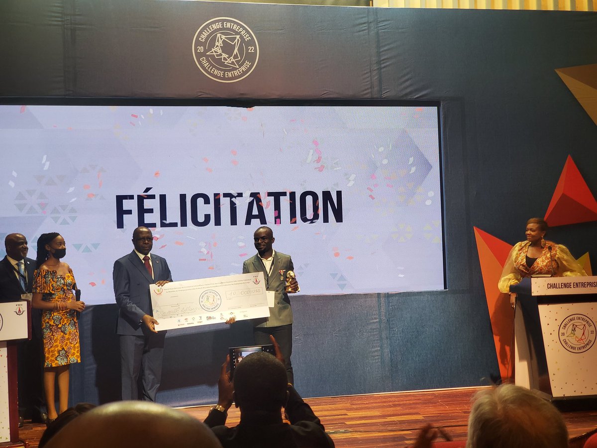 DRCimpactAngels's tweet photo. @savokivu, 1er entreprise du portefeuille de @DRCimpactAngels a remporté hier le prix de la meilleure initiative entrepreneurial &amp; contenu locale 2022 lors du challenge entreprise organisé par @FECRDC en collaboration avec le @MinEPME_CD. La société va recevoir 10K$ pour son dvlp https://t.co/hZN3OTnaC1