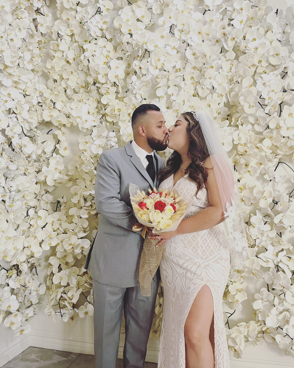 Haro_323's tweet photo. Mr and Mrs.Haro 😍💍@gil_yasmine https://t.co/DmxI0ydiA4