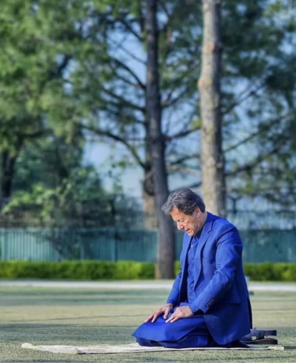 HeerBMalik's tweet photo. الله الحق ہے....
#BehindYouSkipper
#IstandwithImranKhan
#ikpower https://t.co/9JY6f5QS0A
